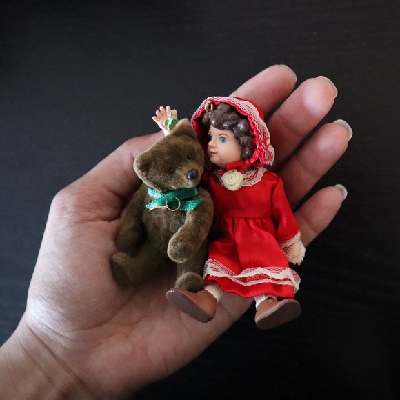 1993 Hallmark Keepsake Ornament Julianne and Teddy - Picture 2 of 2